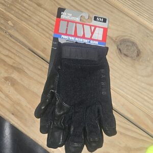 Black Puncture Resistant Gloves